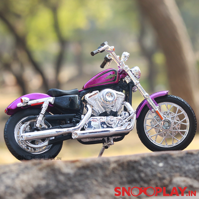 Harley Davidson 2013 XL1200V Seventy-Two Diecast Bike Scale Model (1:18)