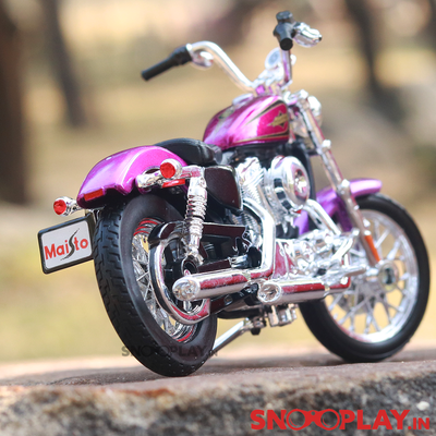 Harley Davidson 2013 XL1200V Seventy-Two Diecast Bike Scale Model (1:18)