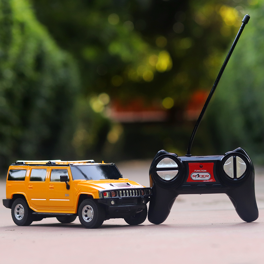 Hummer H2 Remote Controlled Toy Car (1:24) Scale Model (With Lights) - Assorted Colours