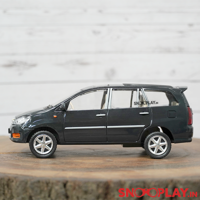 Black coloured Innovo Toy Car with a classy interior of length 6.12 inches.
