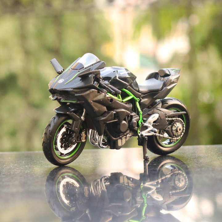 Kawasaki Ninja H2R Diecast Bike Scale Model (1:18 Scale)