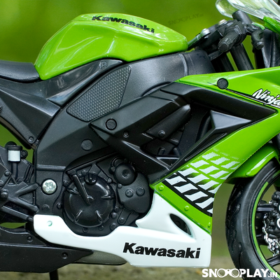 Buy Kawasaki Ninja ZX 10R 1:12 Scale Die cast Bike Model Online India Front Zoom