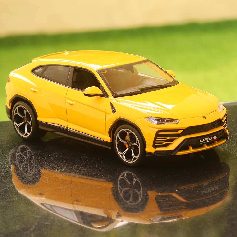 Lamborghini Urus Diecast Car Scale Model (1:18 Scale)