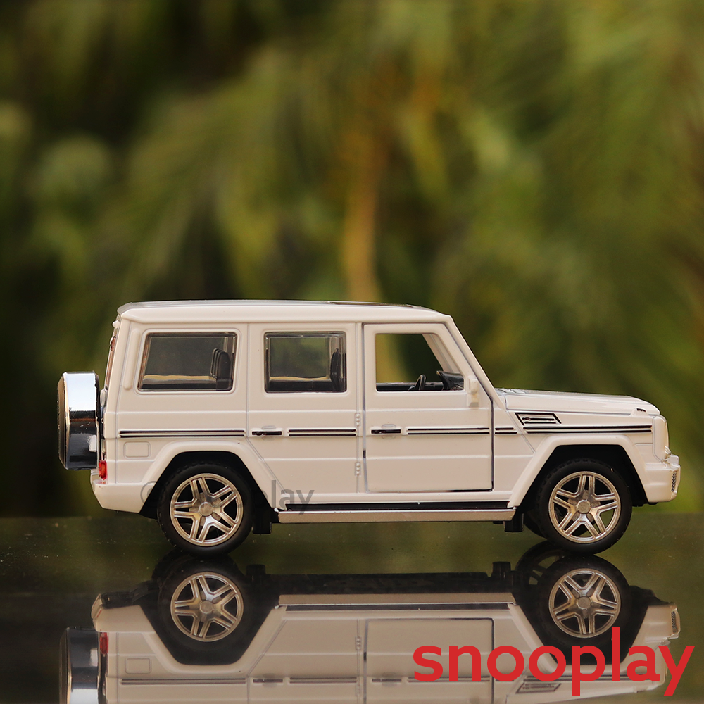 SUV Diecast Car Model (3220) resembling Mercedes G-class (1:32 Scale)- comes with light & sound feature (Assorted colors and designs)