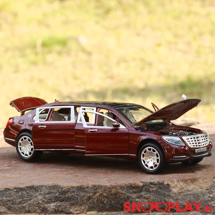 Luxury Car Diecast Model resembling Mercedes Maybach (1:24) - with Light & Sound | Assorted Colors