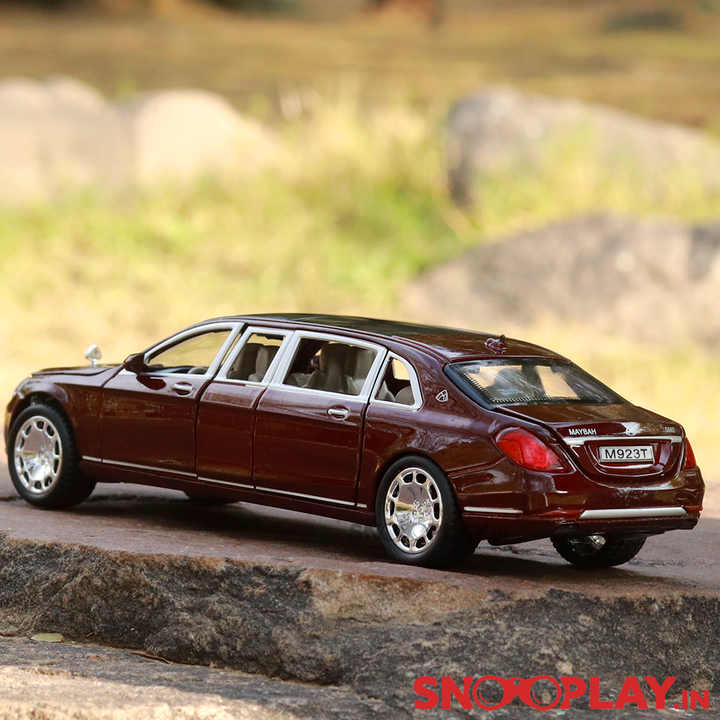 Luxury Car Diecast Model resembling Mercedes Maybach (1:24) - with Light & Sound | Assorted Colors