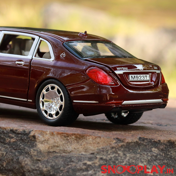 Luxury Car Diecast Model resembling Mercedes Maybach (1:24) - with Light & Sound | Assorted Colors