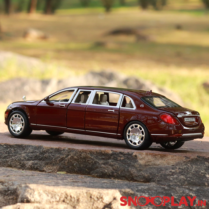 Luxury Car Diecast Model resembling Mercedes Maybach (1:24) - with Light & Sound | Assorted Colors