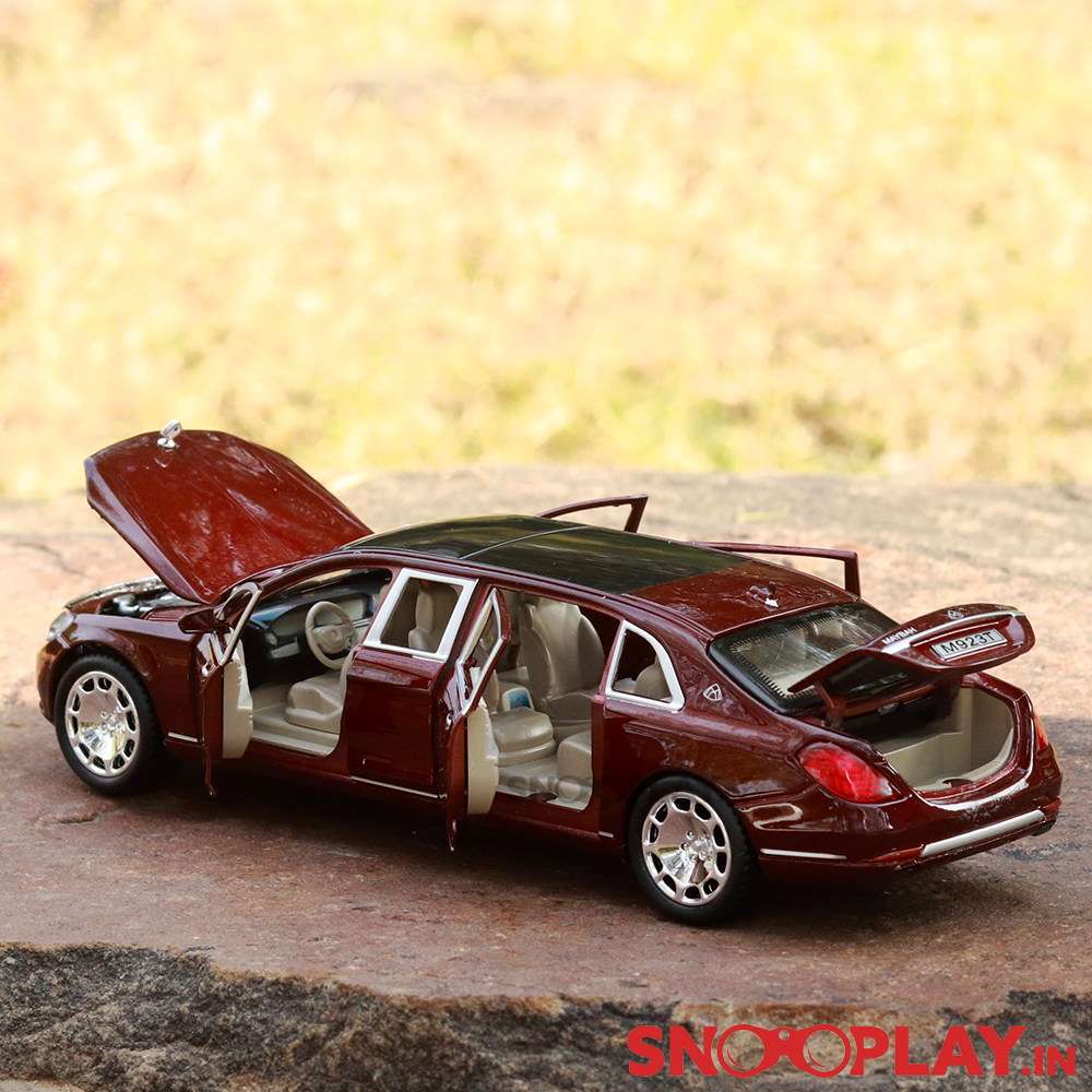 Luxury Car Diecast Model resembling Mercedes Maybach (1:24) - with Light & Sound | Assorted Colors