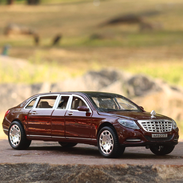 Luxury Car Diecast Model resembling Mercedes Maybach (1:24) - with Light & Sound | Assorted Colors