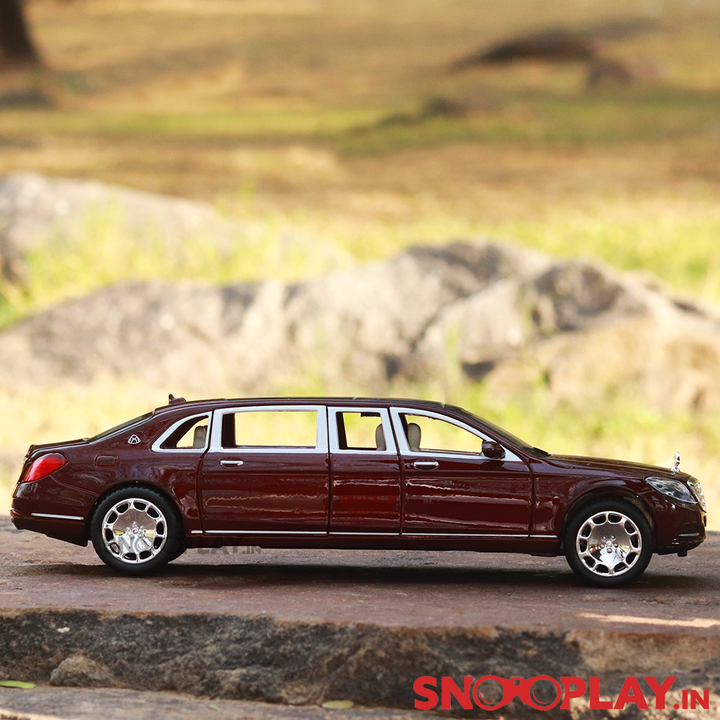 Luxury Car Diecast Model resembling Mercedes Maybach (1:24) - with Light & Sound | Assorted Colors