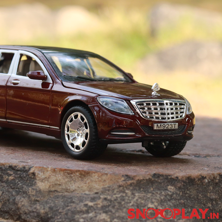 Luxury Car Diecast Model resembling Mercedes Maybach (1:24) - with Light & Sound | Assorted Colors