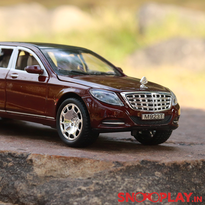 Luxury Car Diecast Model resembling Mercedes Maybach (1:24) - with Light & Sound