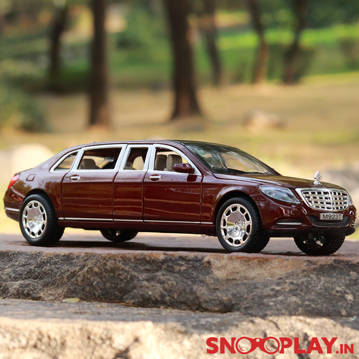 Luxury Car Diecast Model resembling Mercedes Maybach (1:24) - with Light & Sound | Assorted Colors