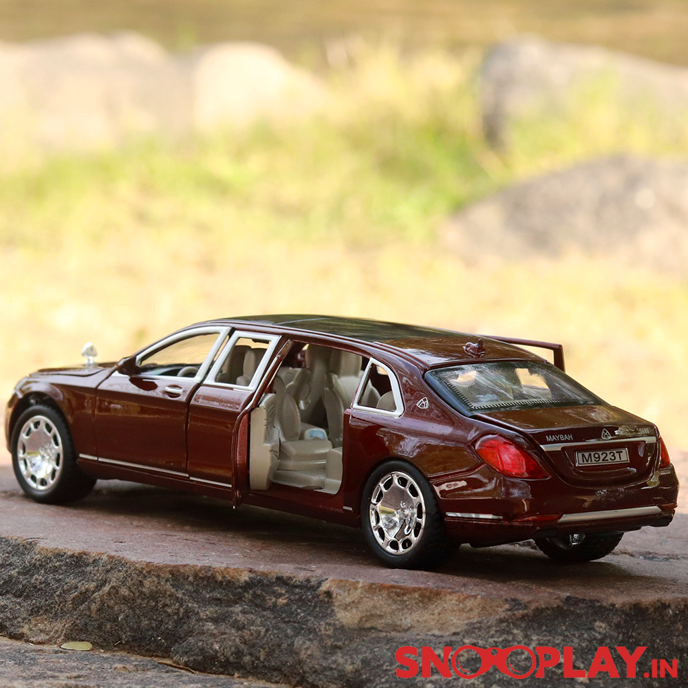 Luxury Car Diecast Model resembling Mercedes Maybach (1:24) - with Light & Sound | Assorted Colors