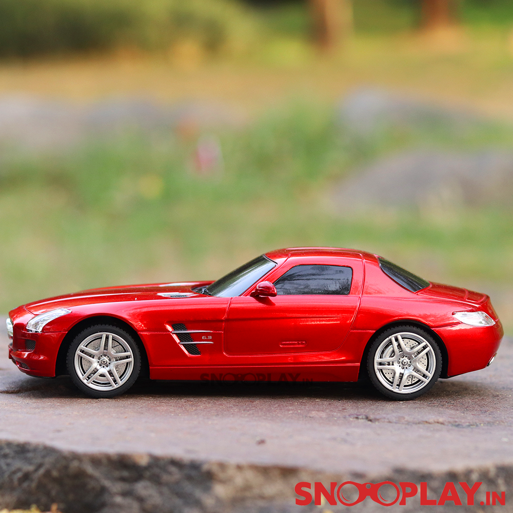 Mercedes-Benz SLS AMG Remote Control Car (1:24 Scale)