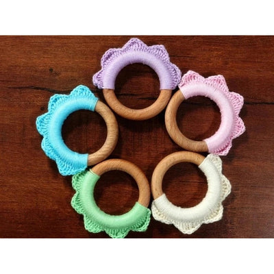 Handmade Ruffle Wooden Teether - Ivory