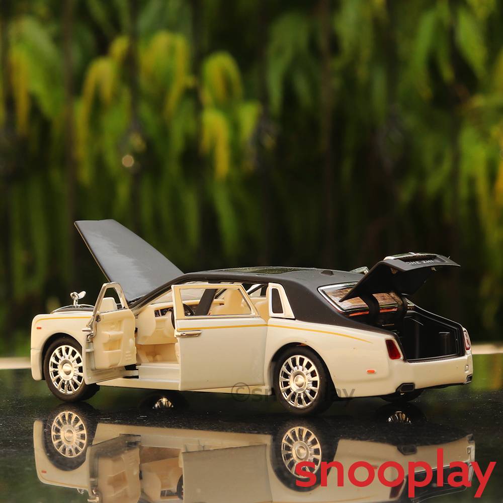 Diecast Model resembling Rolls Royce (1:32)- Minor Defect Sale