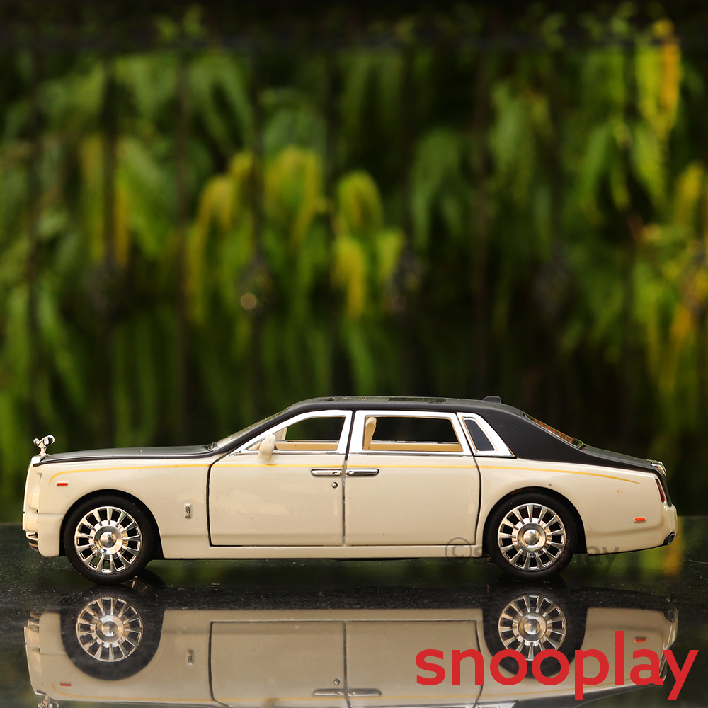 Luxury Car (3219) Diecast Model resembling Rolls Royce (1:32)- with Light & Sound - Assorted Colors