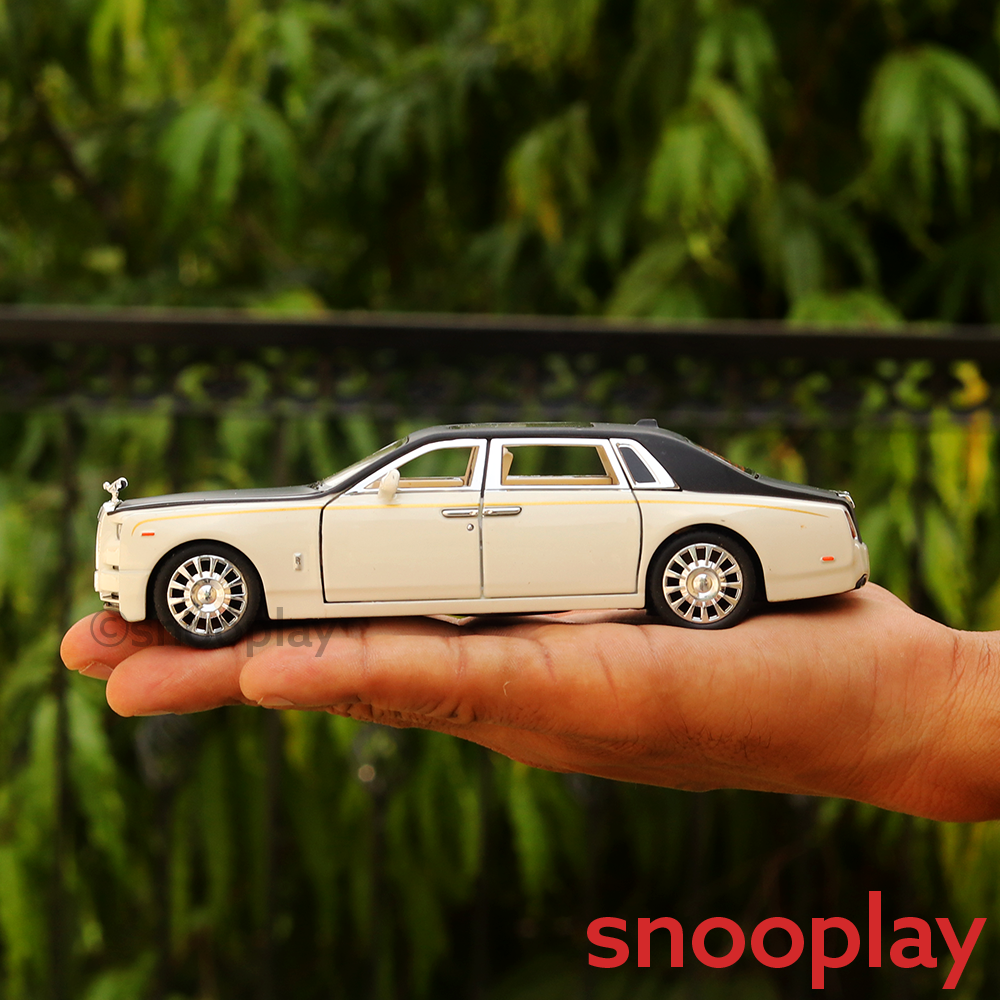 Luxury Car (3219) Diecast Model resembling Rolls Royce (1:32)- with Light & Sound - Assorted Colors