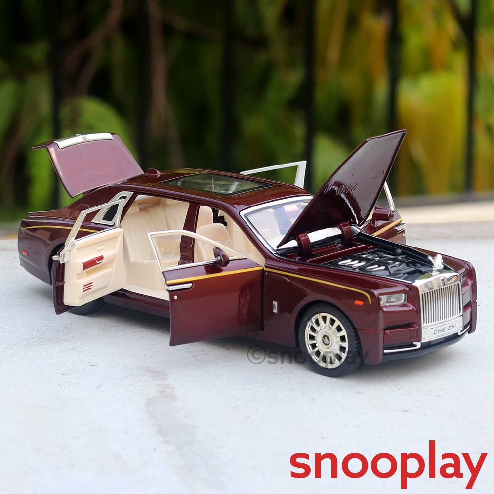 Luxury Car Diecast Model resembling Rolls Royce (1:24) - with Light & Sound - Assorted Colors