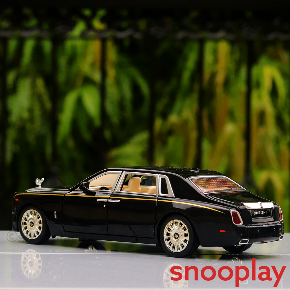 Luxury Car Diecast Model resembling Rolls Royce (1:24) - with Light & Sound - Assorted Colors