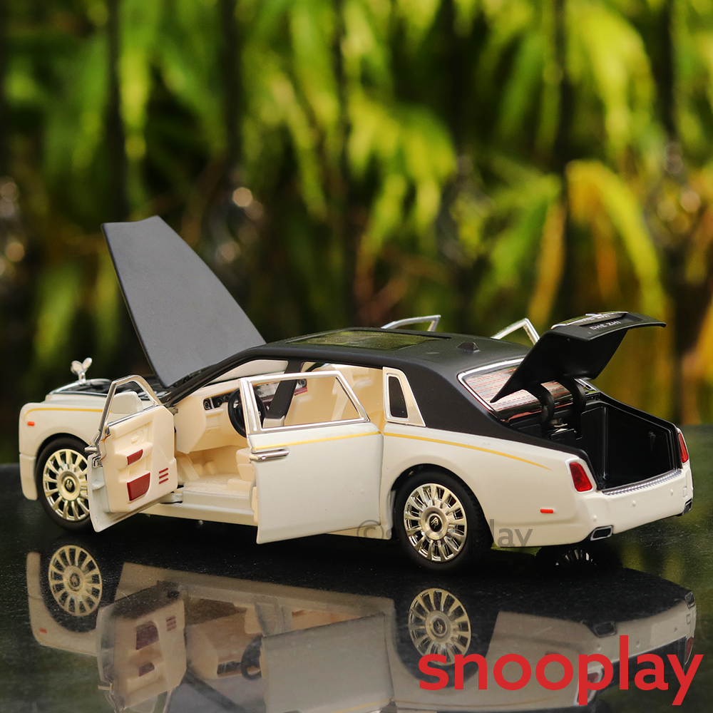 Luxury Car Diecast Model resembling Rolls Royce (1:24) - with Light & Sound - Assorted Colors