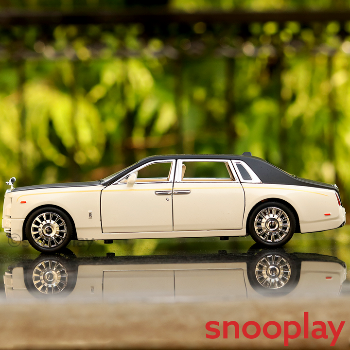 Luxury Car Diecast Model resembling Rolls Royce (1:24) - with Light & Sound - Assorted Colors