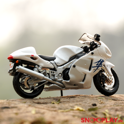 Buy the Suzuki GSX 1300R superbike scale model. It is 100% Original and Licensed  high quality replica of Suzuki GSX 1300R bike.