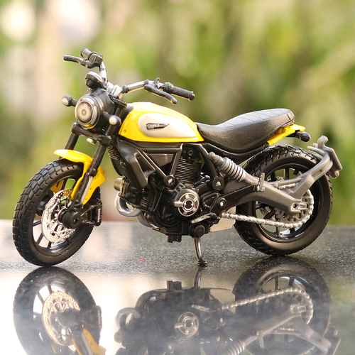 Ducati Scrambler Diecast Bike | 1:18 Scale (14 Years till Grown Ups)