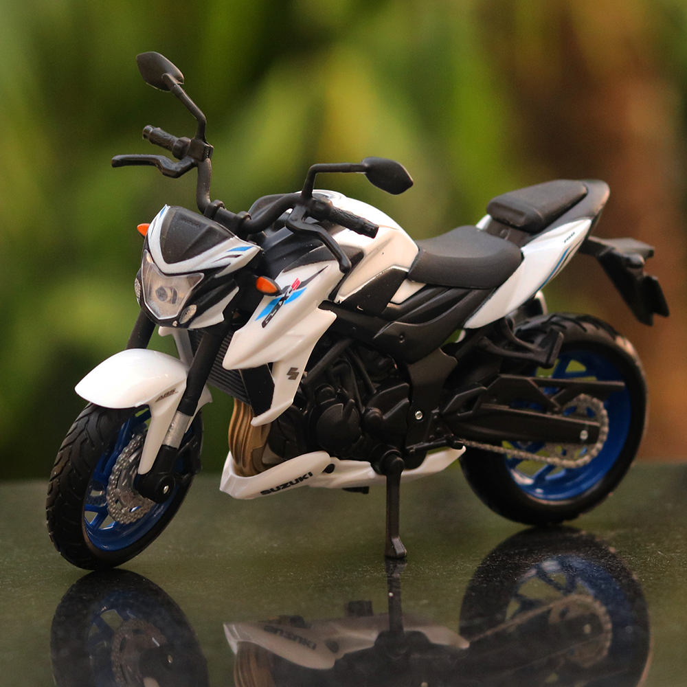 Licensed Suzuki GSX - S750 ABS Diecast Bike Model (1:18 Scale)