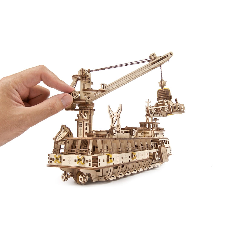 Research Vessel 3D Assembling Kit - 575 Pieces