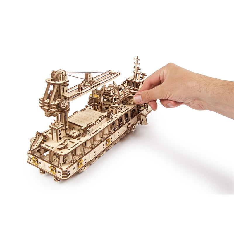 Research Vessel 3D Assembling Kit - 575 Pieces