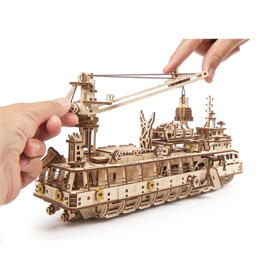 Research Vessel 3D Assembling Kit - 575 Pieces