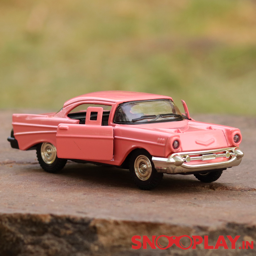 Vintage American Diecast Car Model (3226) resembling Cadillac (1:32 Scale) - Assorted Colours