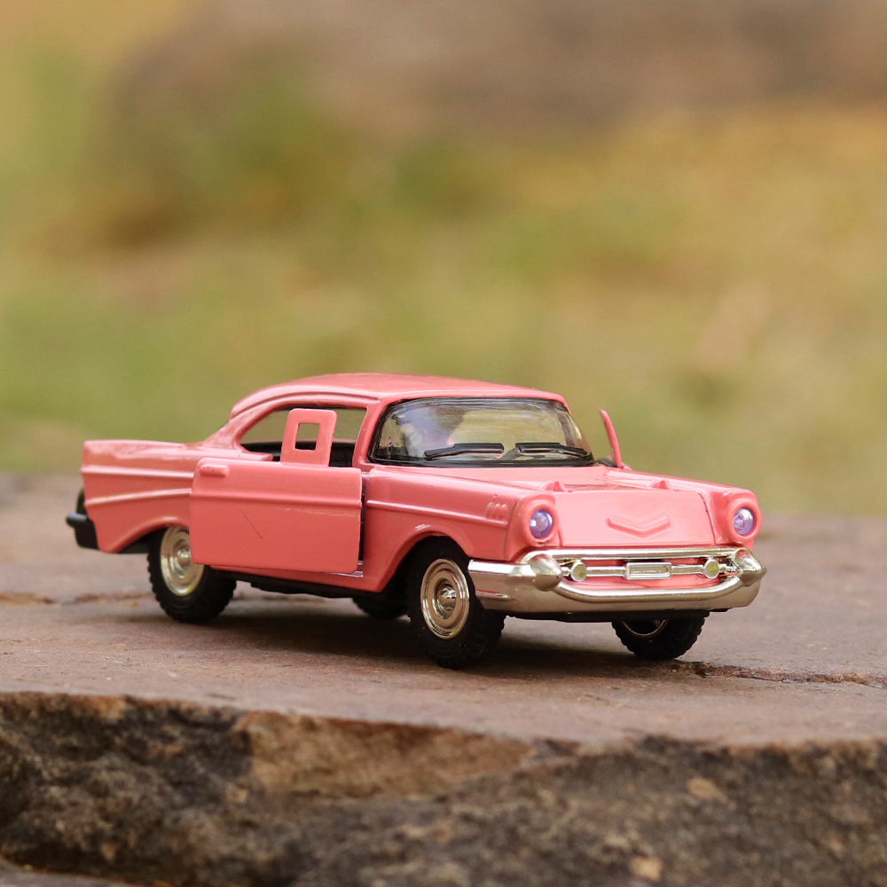 Vintage American Diecast Car Model (3226) resembling Cadillac (1:32 Scale) - Assorted Colours