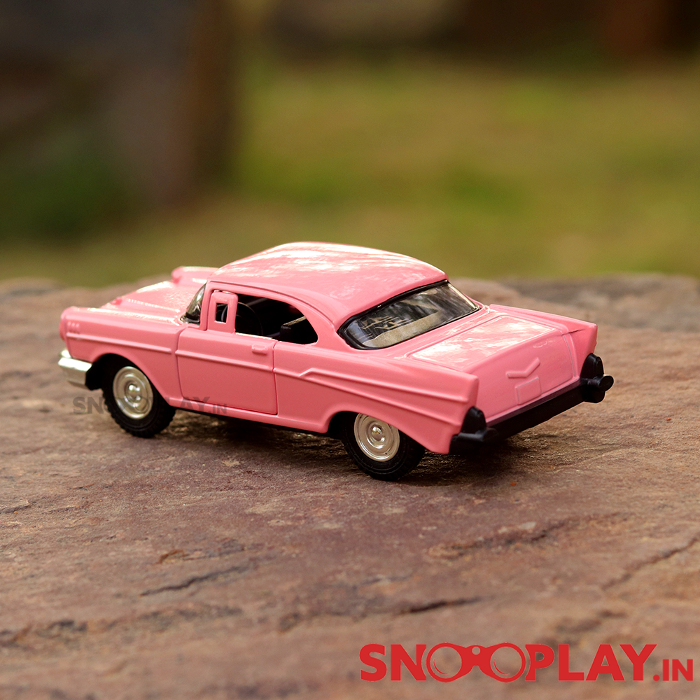 Vintage American Diecast Car Model (3226) resembling Cadillac (1:32 Scale) - Assorted Colours