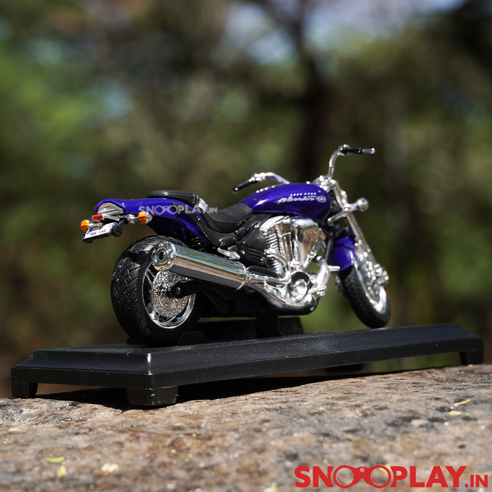 2002 Yamaha Road Star Warrior Cruiser Bike Diecast Scale Model (1:18 Scale)