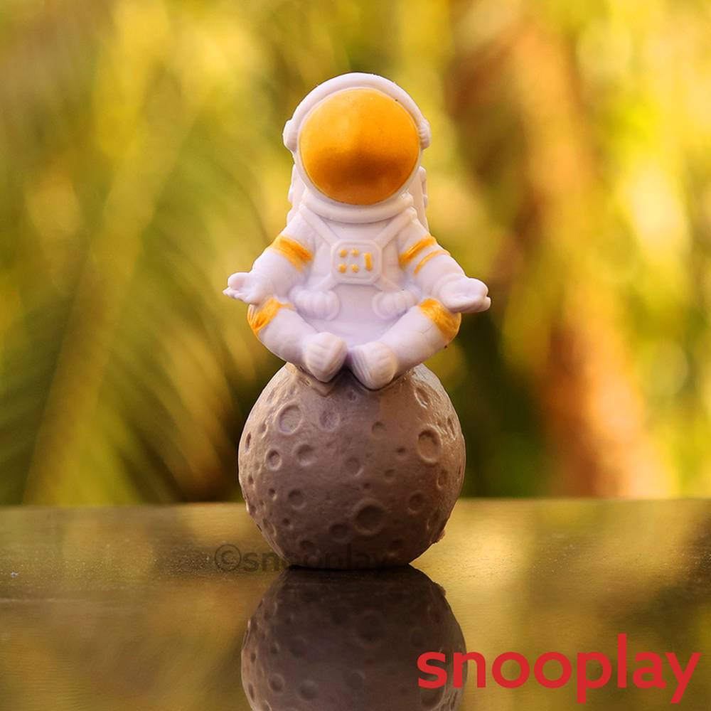 Set of 3 Astronaut Figures (9 Years till Grown Ups)