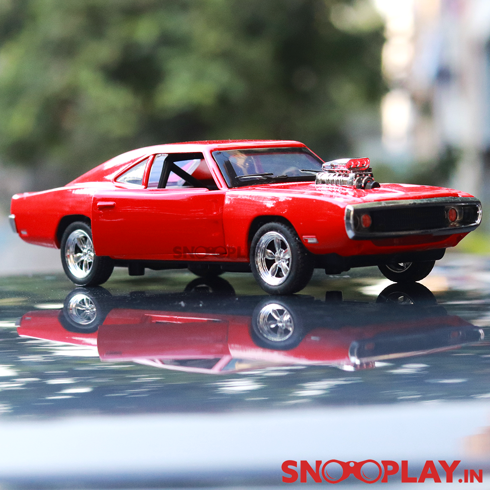 Dodge Charger RT Diecast Car Scale Model (1:32 Scale) with Lights & Sound (Assorted Colours)