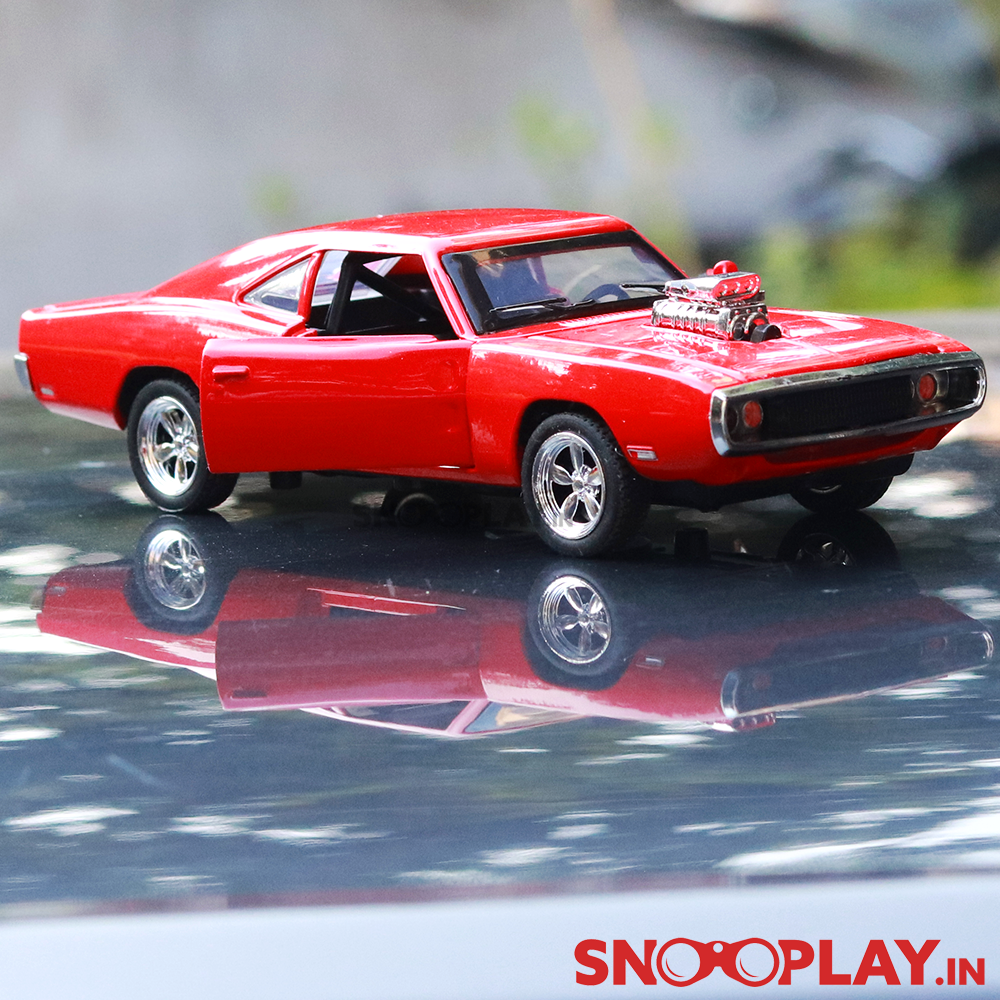 Dodge Charger RT Diecast Car Scale Model (1:32 Scale) with Lights & Sound (Assorted Colours)