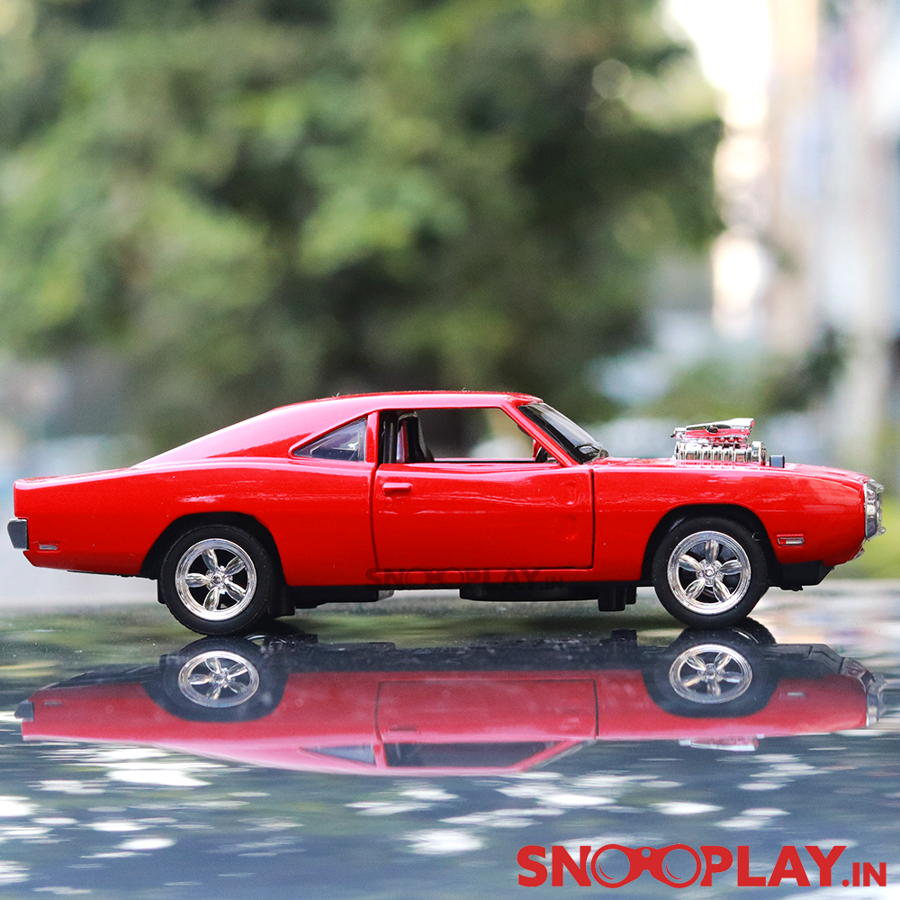 Dodge Charger RT Diecast Car Scale Model (1:32 Scale) with Lights & Sound (Assorted Colours)