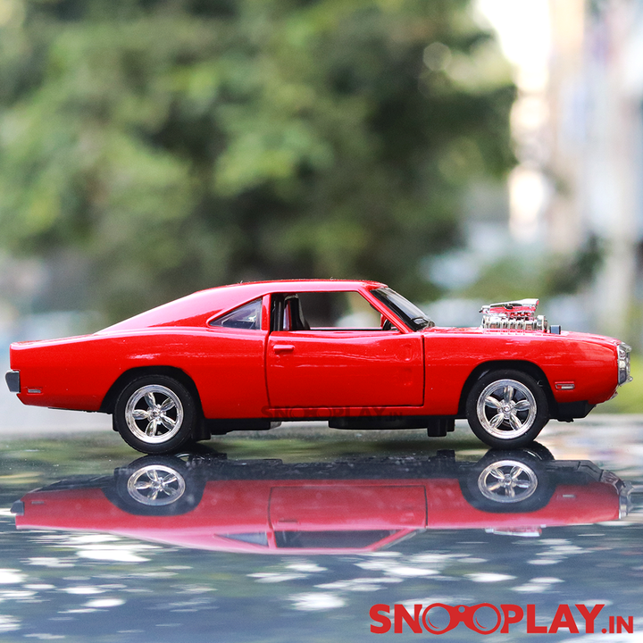 Dodge Charger RT Diecast Car Scale Model (1:32 Scale) with Lights & Sound (Assorted Colours)