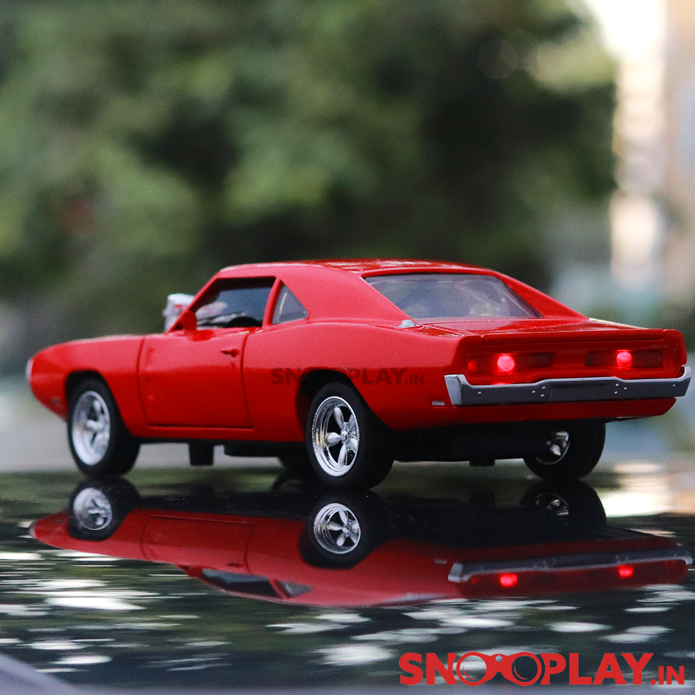 Dodge Charger RT Diecast Car Scale Model (1:32 Scale) with Lights & Sound (Assorted Colours)