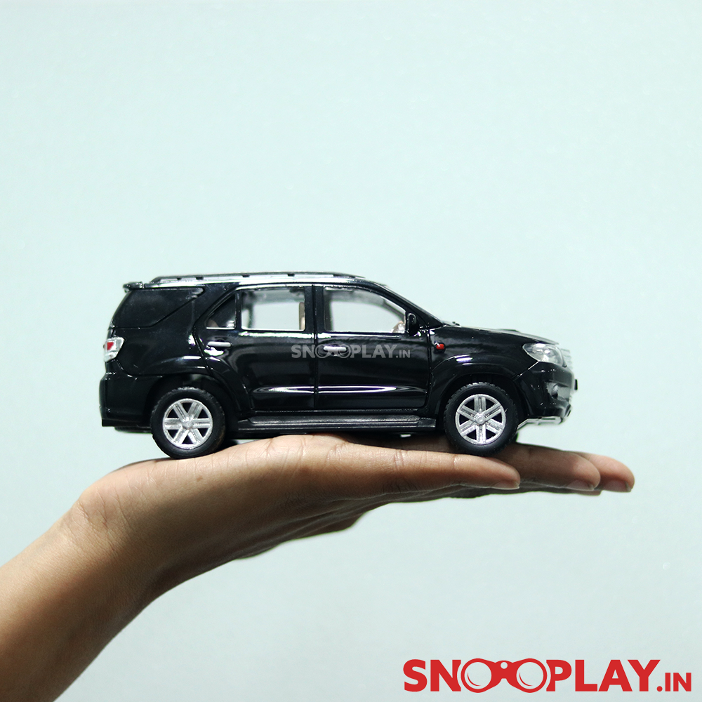 Fortuner miniature toy car of length 6.12 inches.