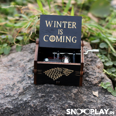 The hand cranked musical box with the track "Winter is Coming", makes a great gift for all the music lovers.