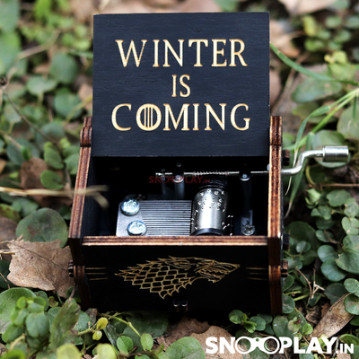 "Winter is coming", the infamous motto of the House of Stark , engraved musical box, with hand crank, to add a magical charm to any place.