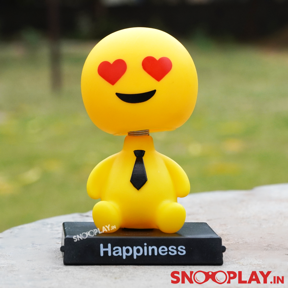 The yellow coloured emoji bobblehead with red heart eyes and a cute smiling face, perfect for birthday gift.