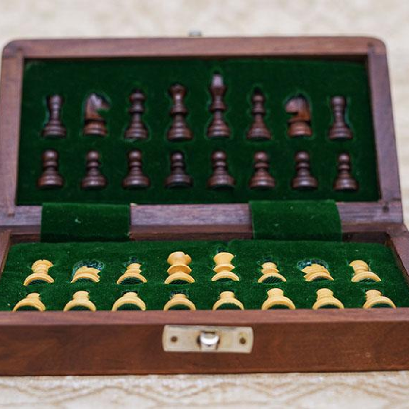 MAGNETIC CHESS SET