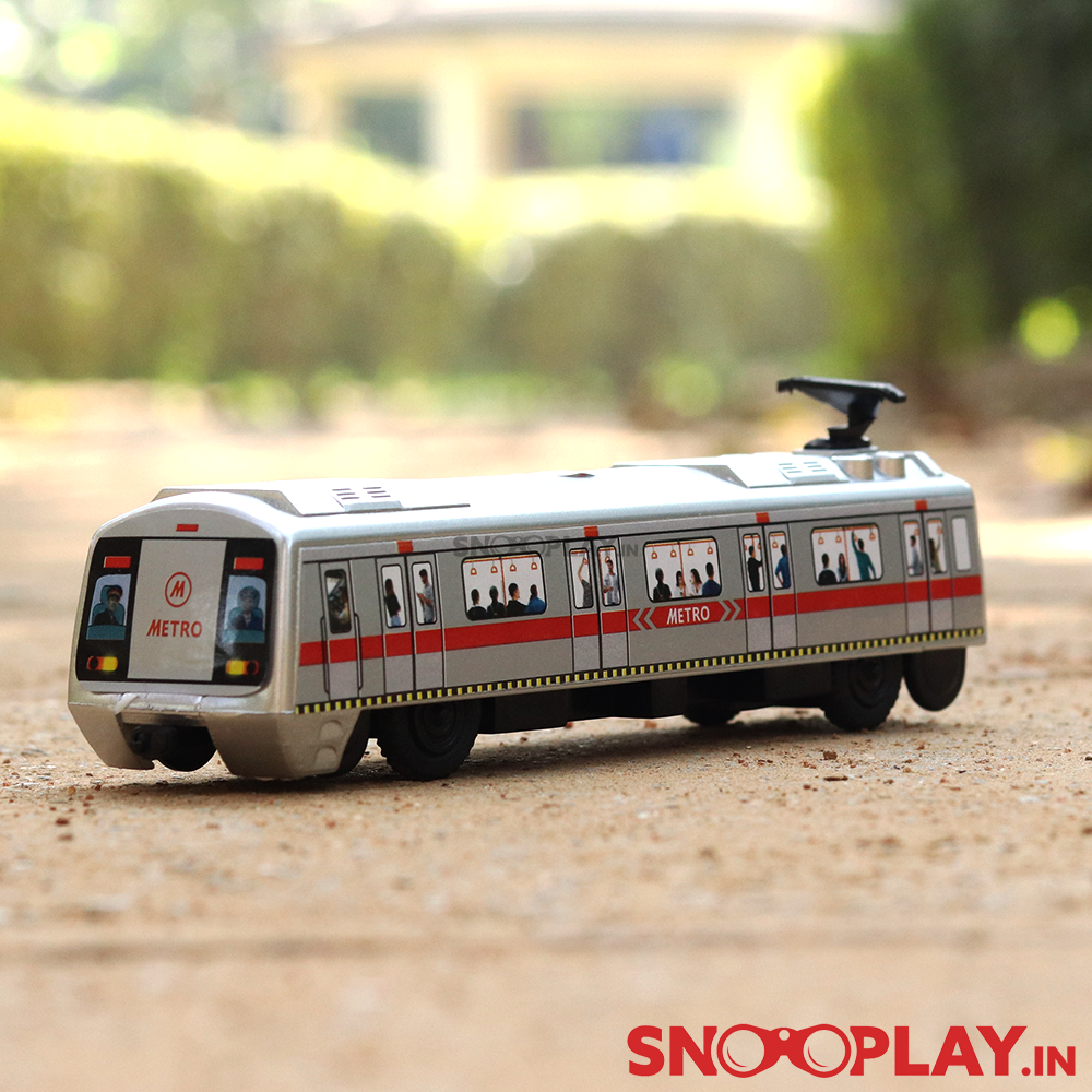 Metro Train (Pullback Toy)